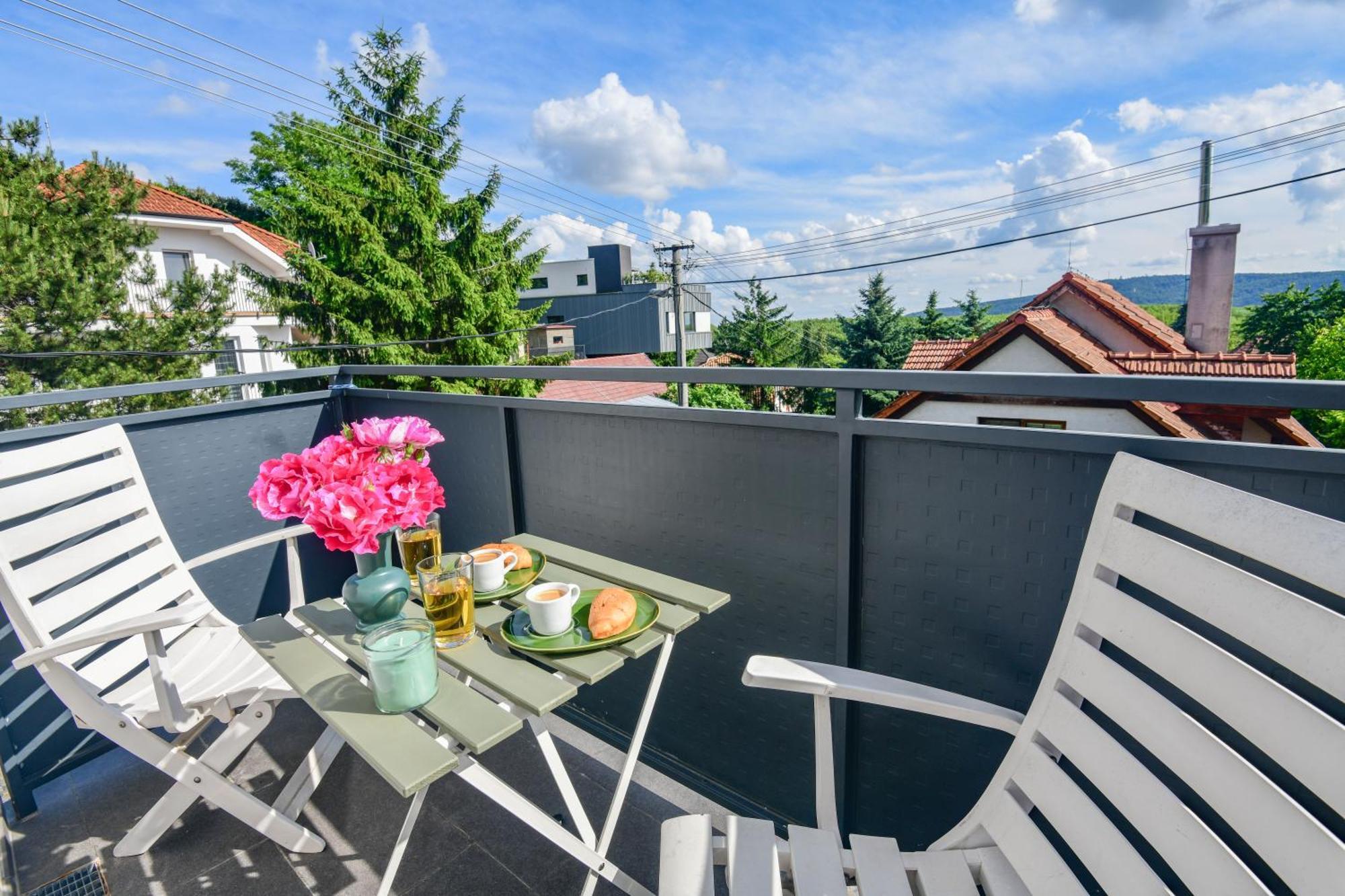 Rosemary Apartment Братислава Экстерьер фото